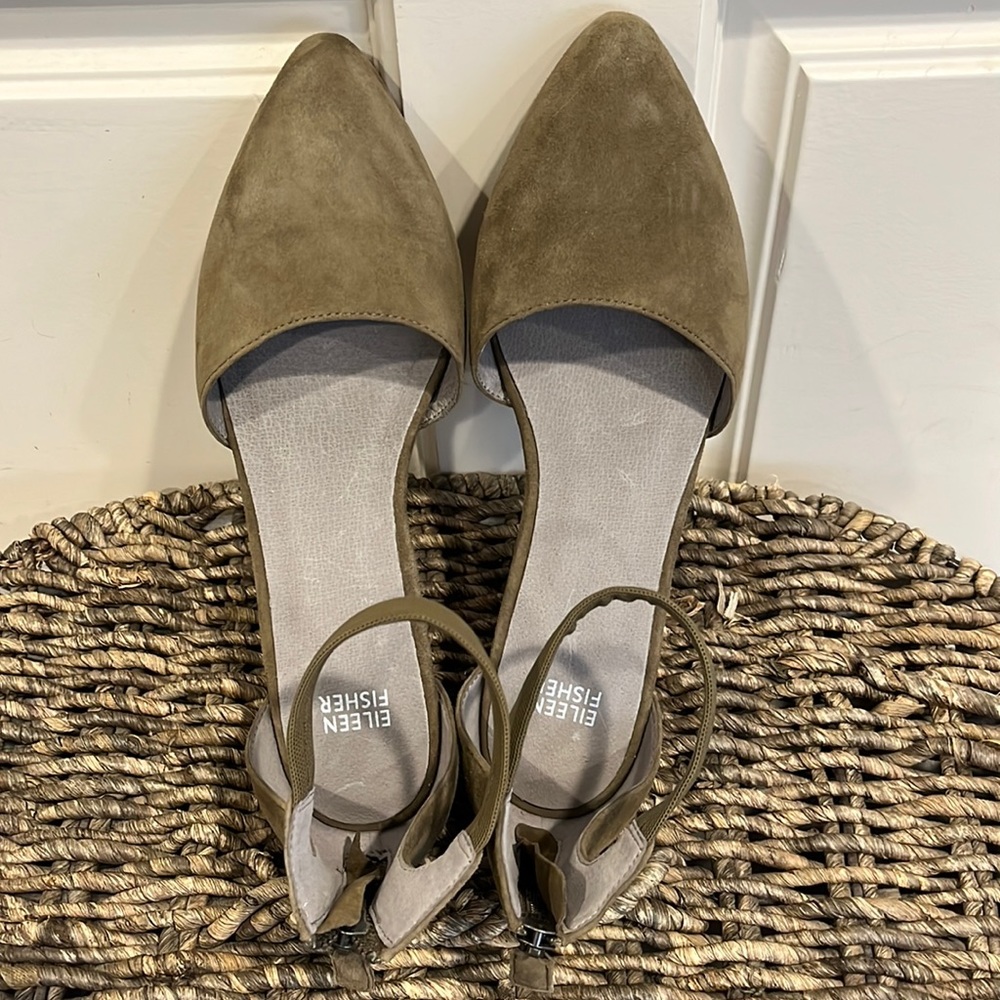 NWOT 🌟 Eileen Fisher Olive Green Strap Sandals